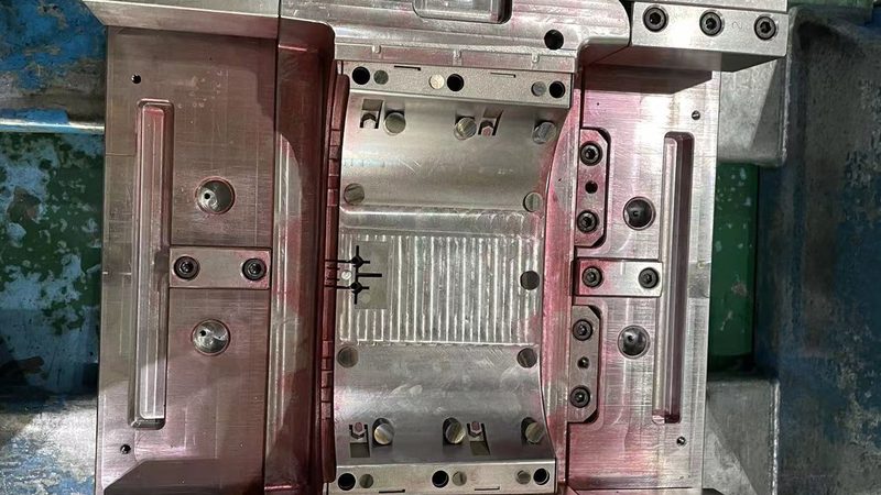 佛山模具钢批发市场：揭秘模具钢的选择与运用**