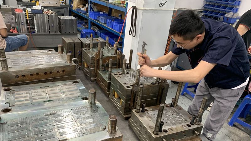 高精密塑胶模具：报价背后的关键参数解析**